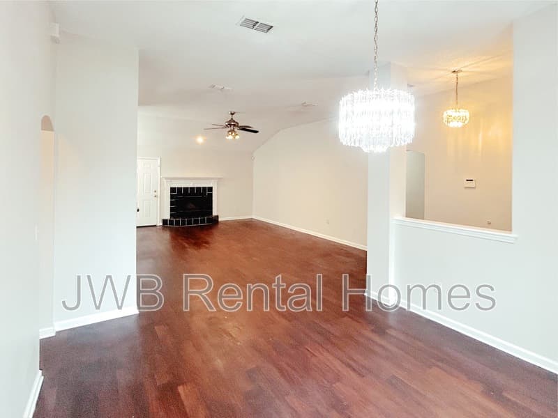 Orange Park House: 383 Turtle Dove Dr