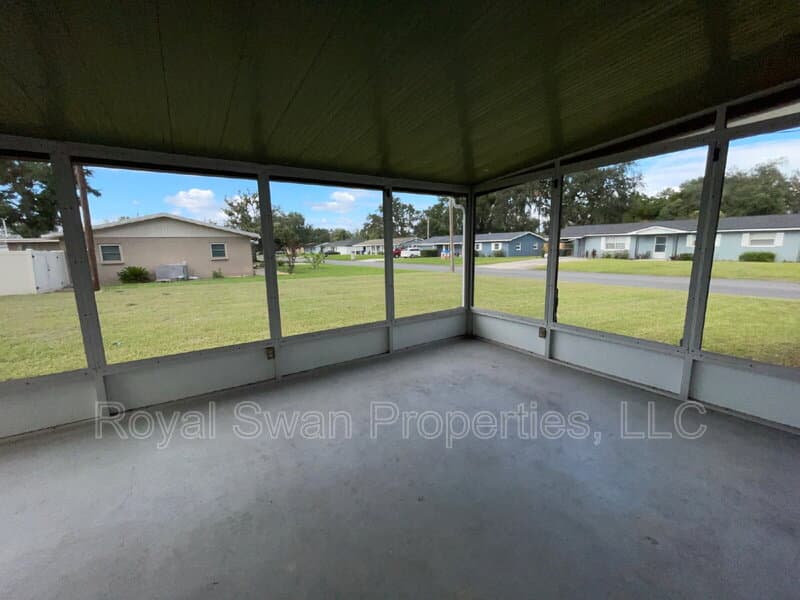 Lakeland House: 303 Thornwood Way