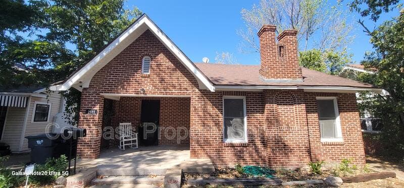 Waco House: 2511 Parrott Ave