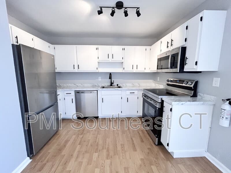 Plainfield Condo: 98 Canterbury Road