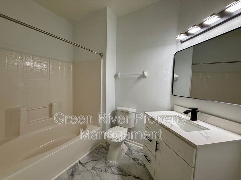 Jacksonville House: 10550 Baymeadows Road