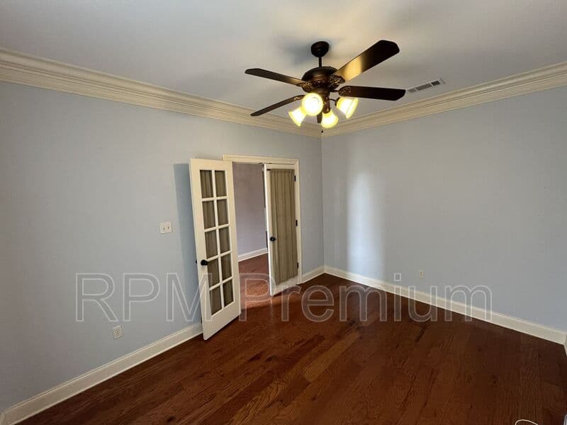 Zachary House: 7335 Oakview Dr.