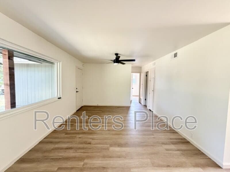 Sapulpa House: 2214 S Poplar St
