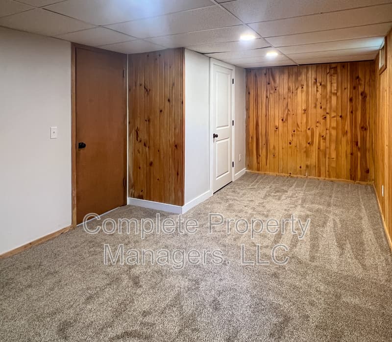 Albert Lea House: 711 Clausen Avenue