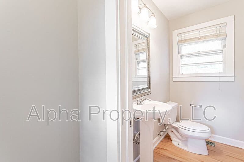 Greenville House: 123 LeGrand Blvd