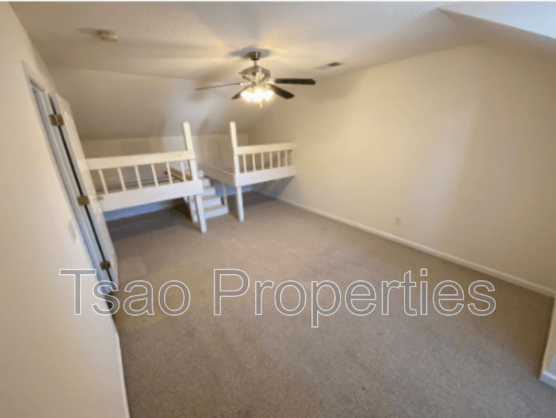 Lowell House: 638 Overlook Rd