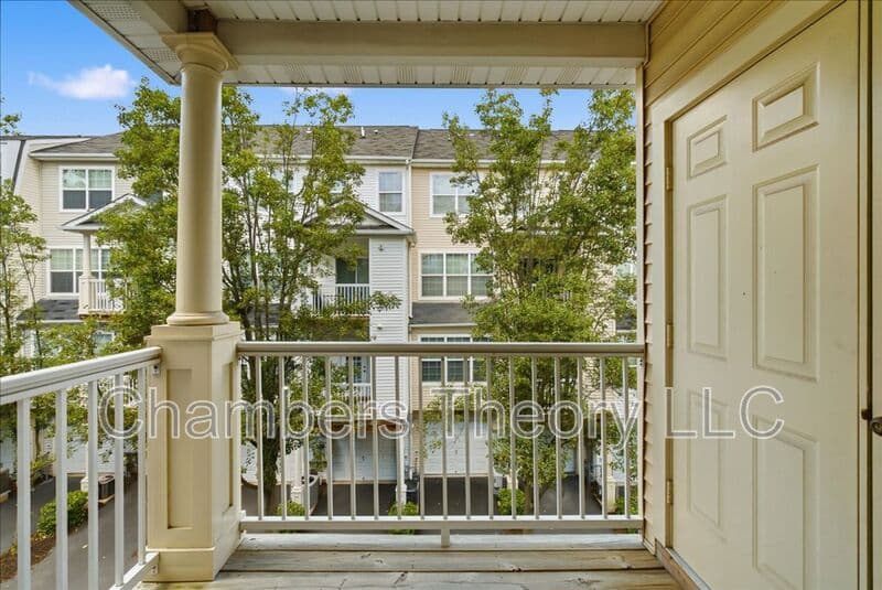 Silver Spring Condo: 11308 King George Dr