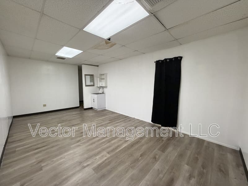 Hamden Condo: 1158 Dixwell Avenue - Team Mall - D