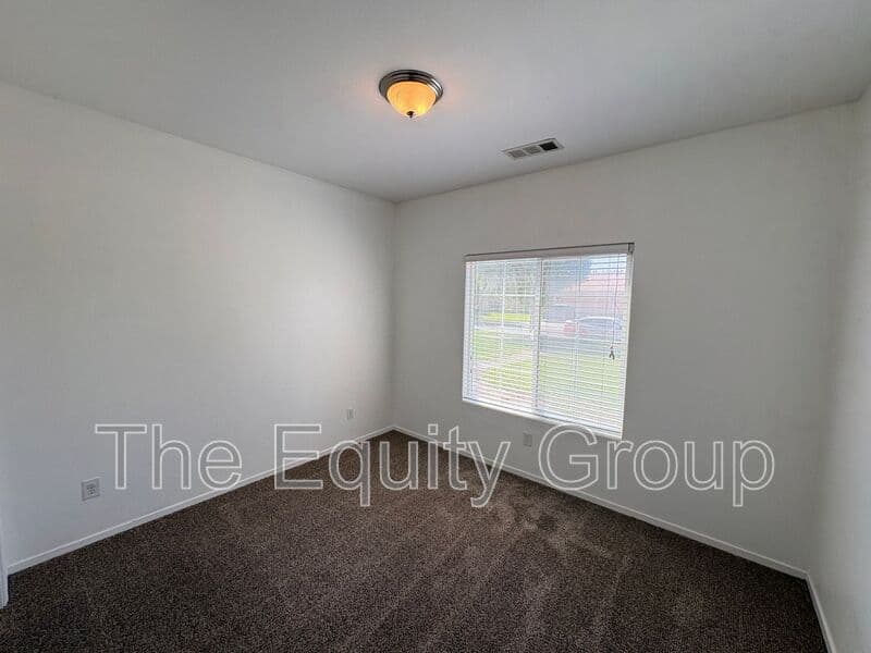 Visalia House: 2346 N Crowe St