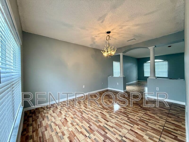 Kissimmee House: 677 Elbridge Dr