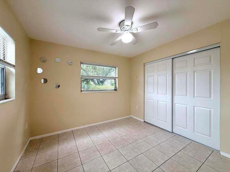 Fort Myers House: 2985 Saint Charles Street