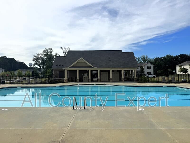 Braselton House: 122 Osprey Overlook Dr
