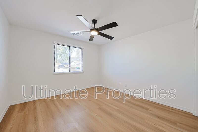 Phoenix House: 1619 W Pershing Ave