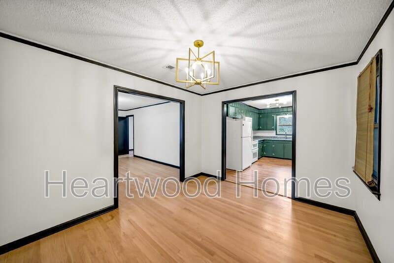 Columbia Condo: 1911 Cermack St