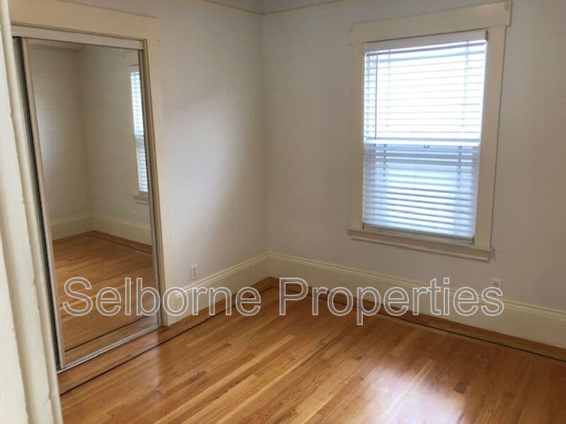 Oakland House: 937 International Blvd