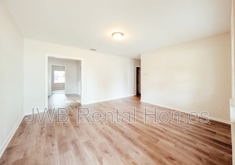 Jacksonville House: 2574 Commonwealth Ave