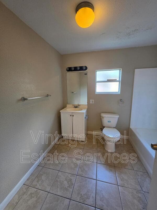 Tampa House: 1512 W Comanche Ave