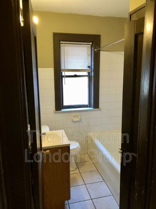 Saint Louis Condo: 924 Bates Street