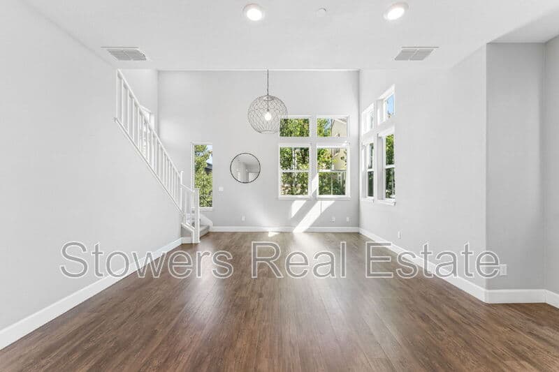 Hayward House: 220 Caterina Way