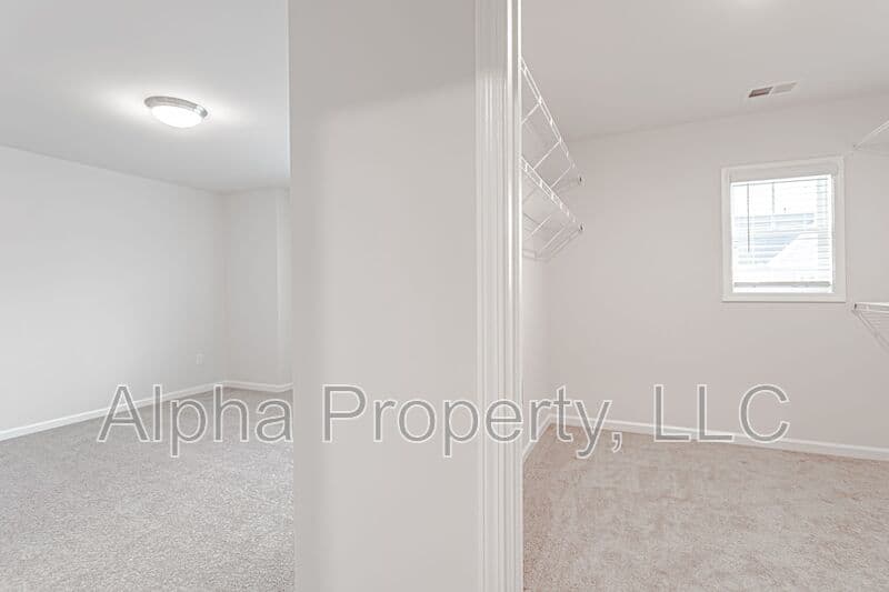 Duncan House: 25 Apricot Ln