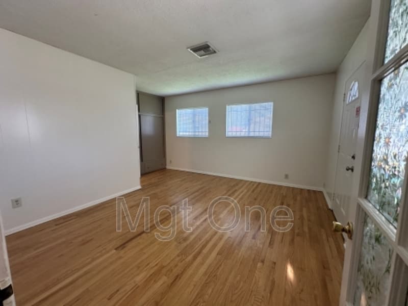 Riverside House: 4406 Kansas Ave.