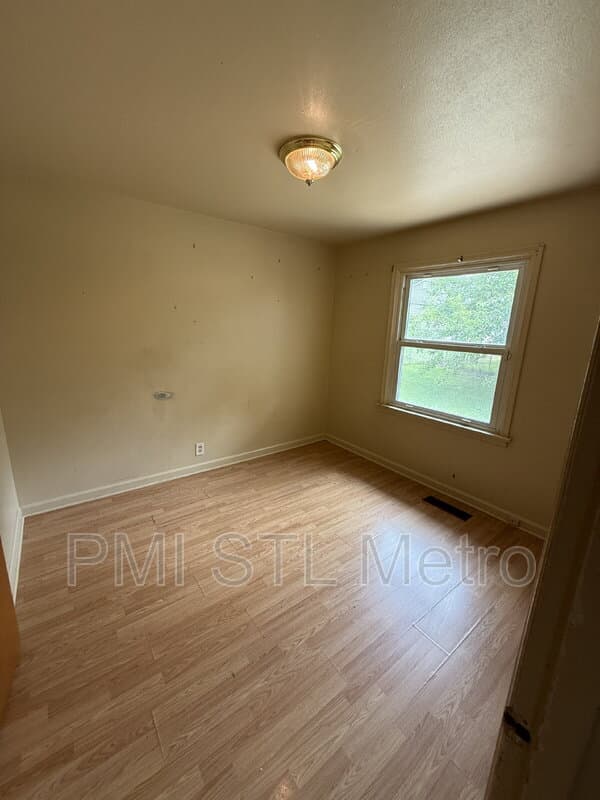 St. Louis House: 1246 Darr Dr