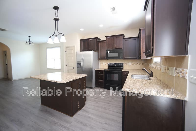 Clayton House: 198 Balboa Parkway