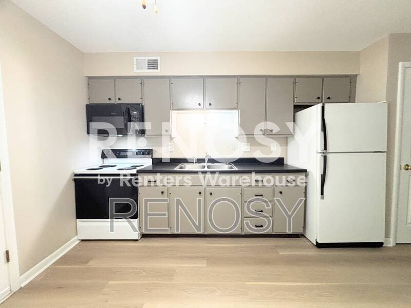 Urbandale Condo: 4211 65th St