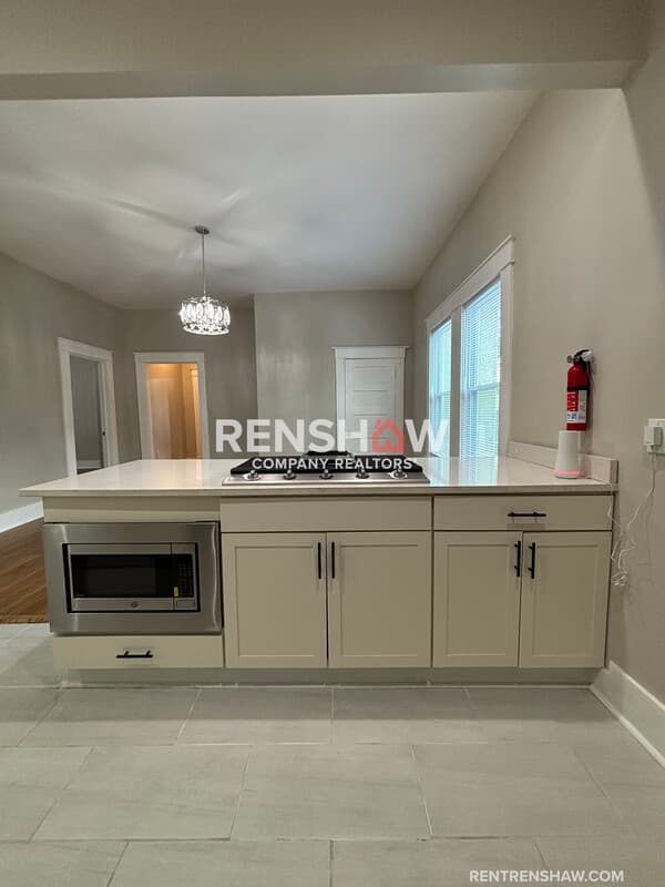 Memphis House: 59 N Willett St