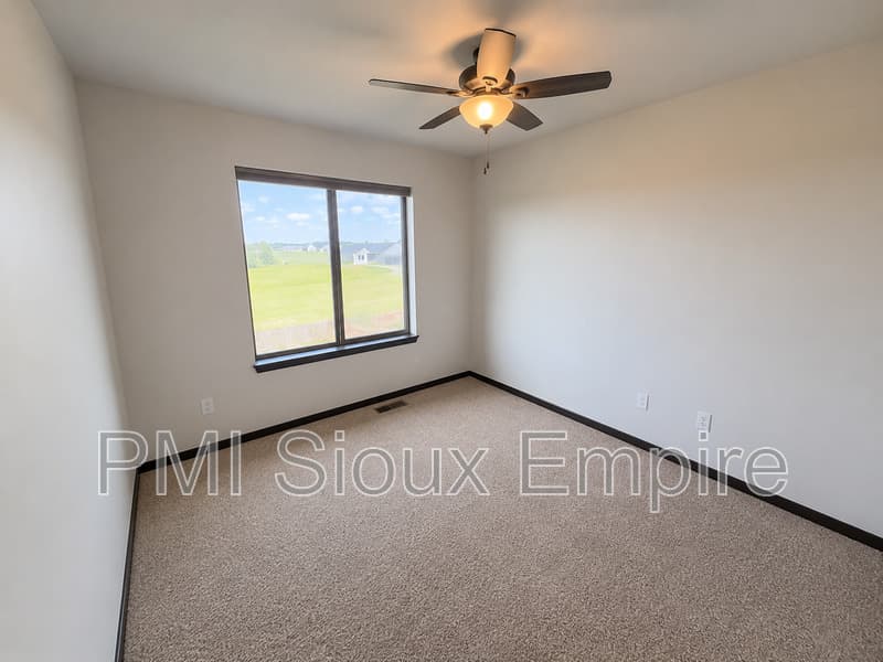 Sioux Falls Townhome: 9600 W Broek Dr