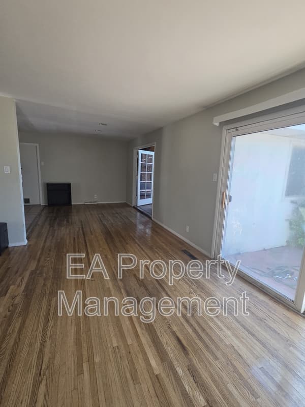 Albuquerque House: 5808 Pojoaque Rd NE