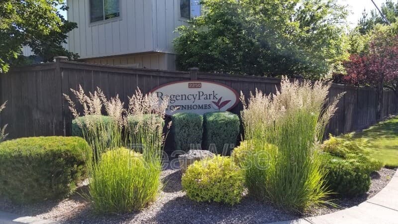 Redmond Townhome: 2250 SW 21st St