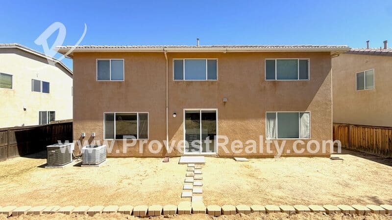 Hesperia House: 9172 Ocotillo Ave