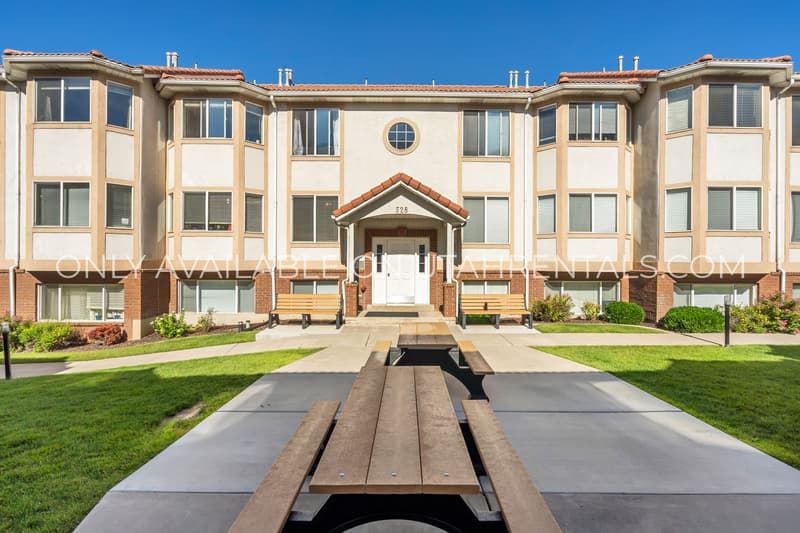Provo House: 528 N 720 E