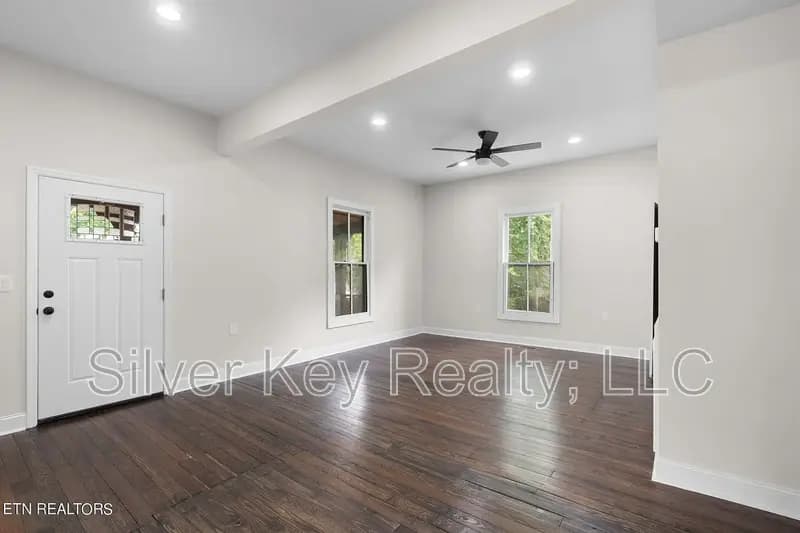 Athens House: 322 Lynn Avenue