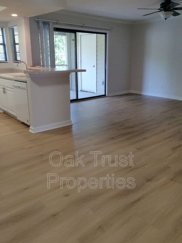 Mt Pleasant Condo: 1829 Villa Maison