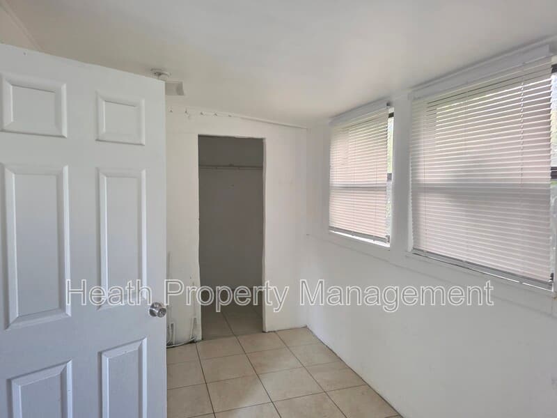 Largo House: 504 6th Ave NW