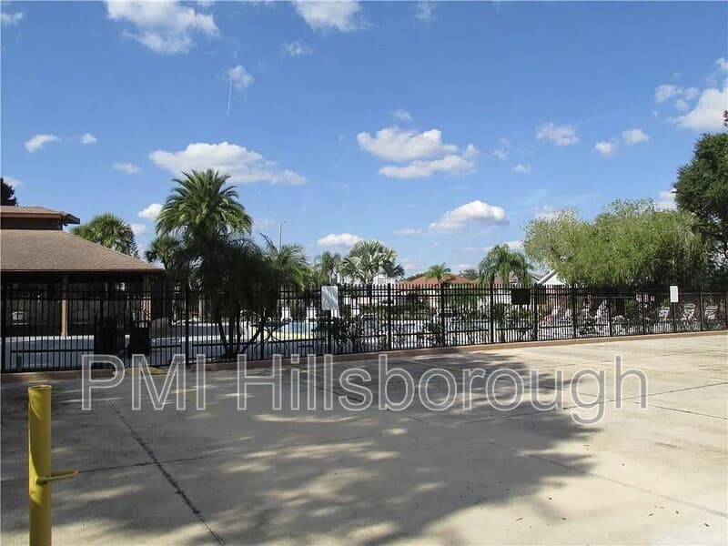 Brandon House: 914 Burlwood Street