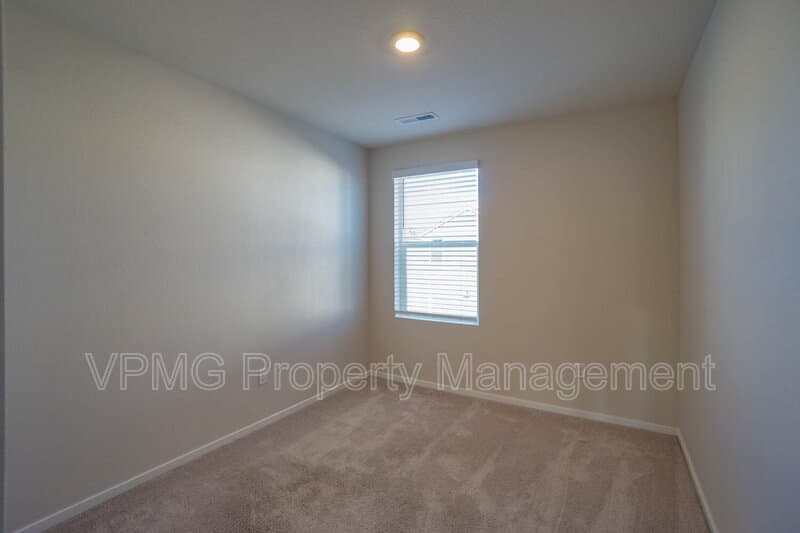 Vancouver House: 2641 Northeast 115th Plaza