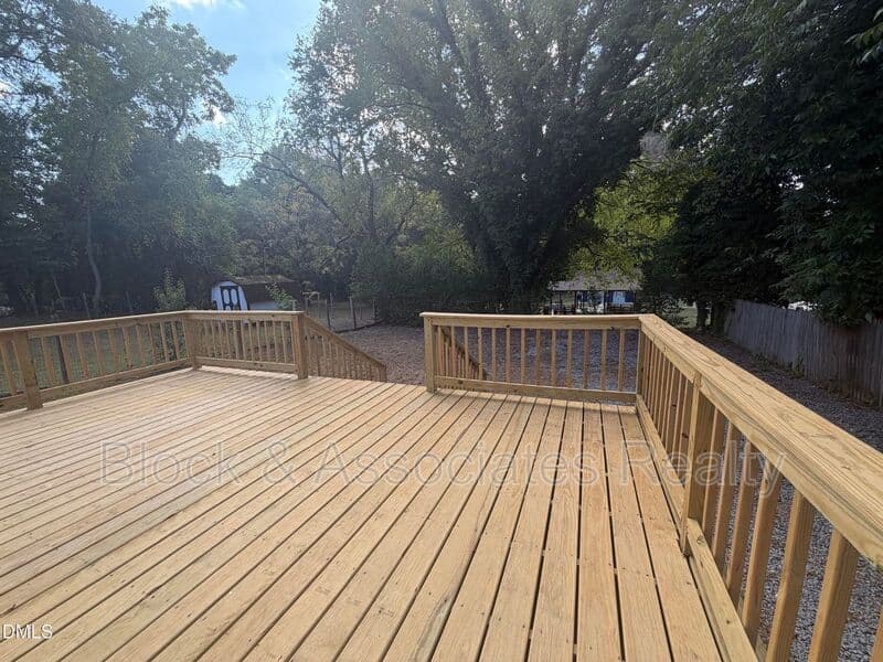 FUQUAY-VARINA House: 135 N WEST ST