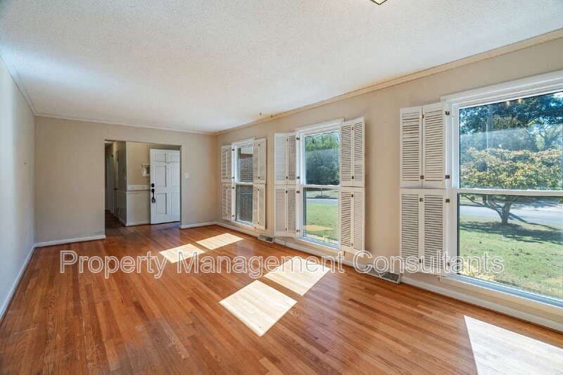 Huntsville House: 3200 West Helena Drive Northwest