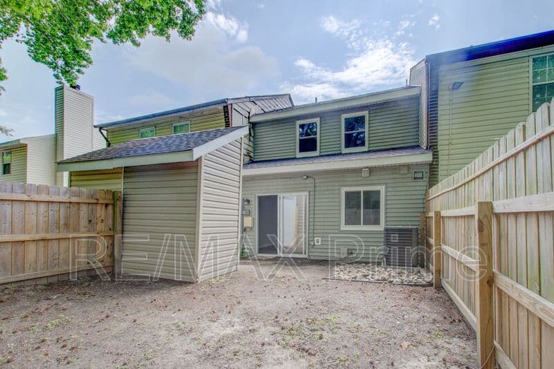 Virginia Beach House: 5375 Grand Lake Crescent