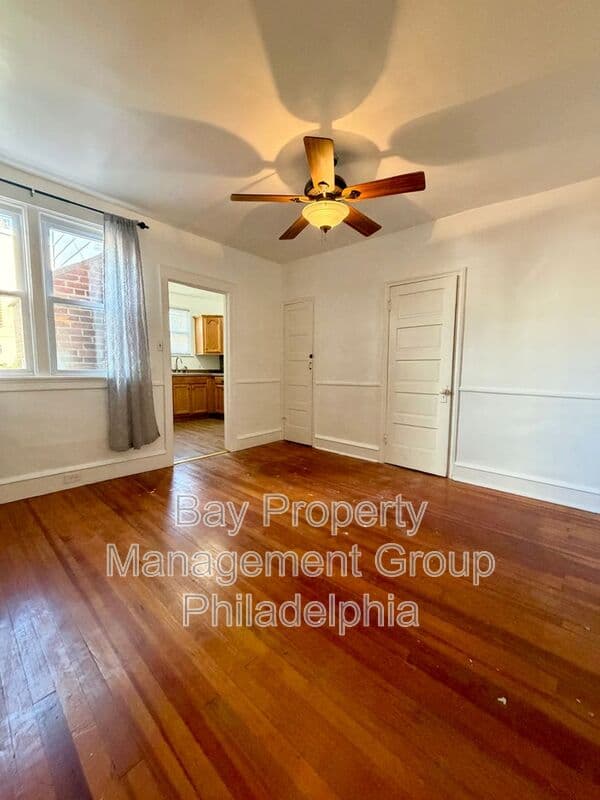 Collingdale House: 7 Rhodes Ave