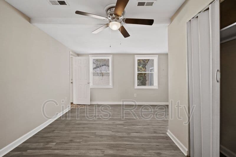 Portsmouth House: 6 Worden Pl