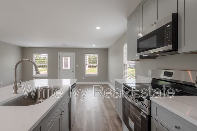 Point Blank House: 250 N Shady Oaks
