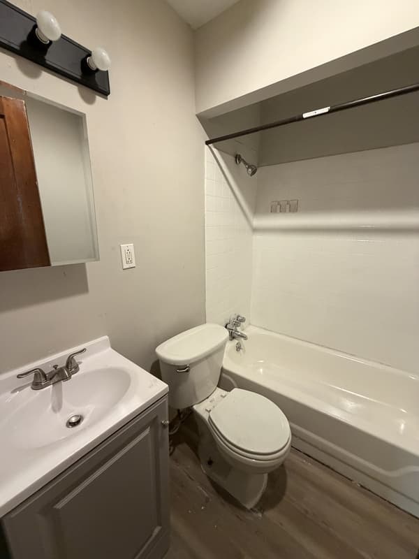 Cleveland Condo: 15316 - 15317 Holmes Avenue - 15316