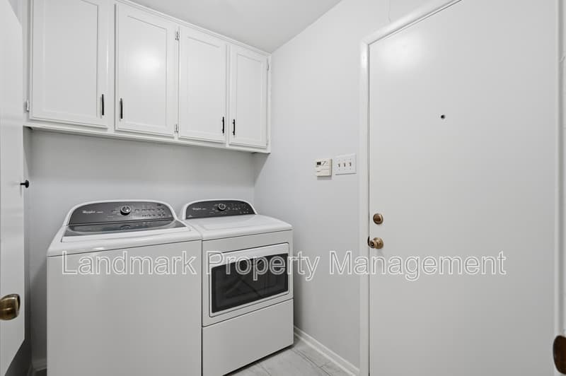 Arlington House: 5917 Pleasant Hill Drive