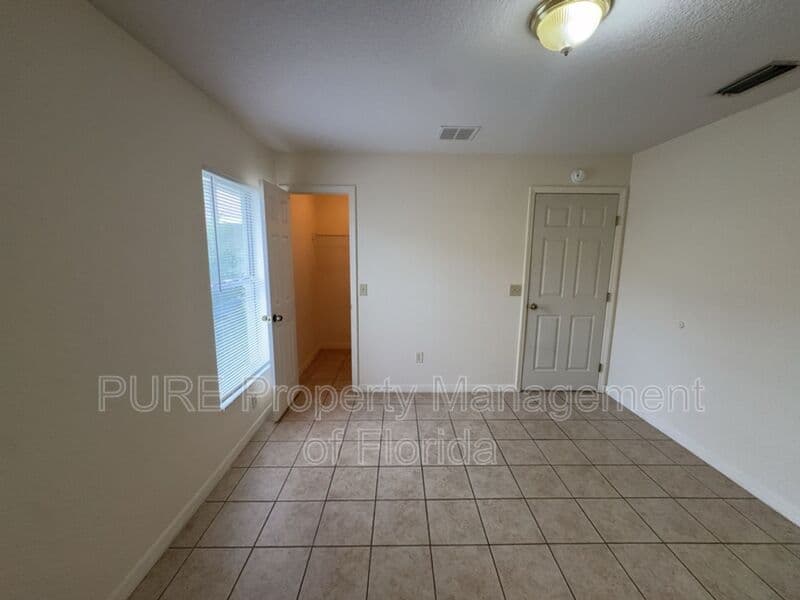 Ocala House: 7455 Midway Terrace