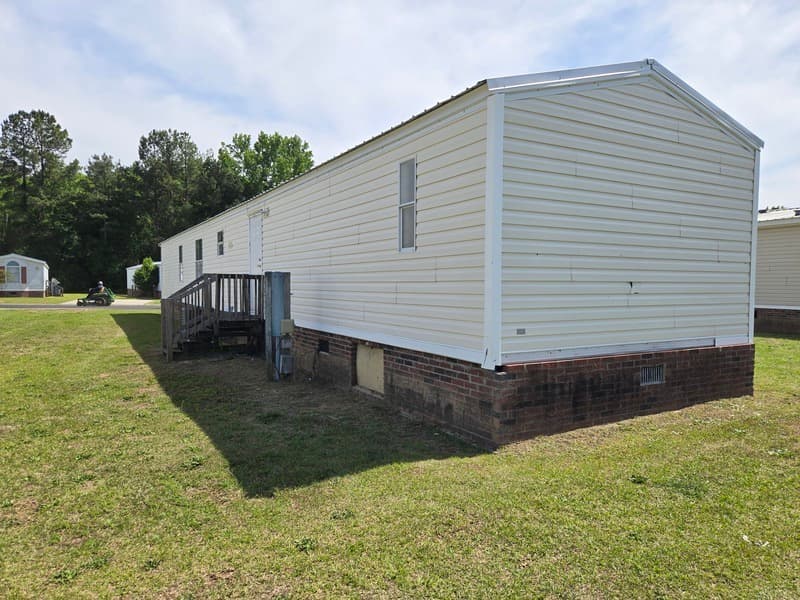 Fayetteville House: 2115 Cattail Cir