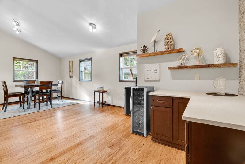 Portland House: 9255 Southwest Boones Ferry Road